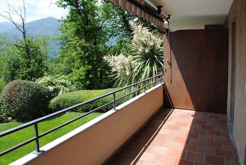 COMODO 2.5 CON TERRAZZA IN RESIDENZA CON PISCINA A COMANO (3)