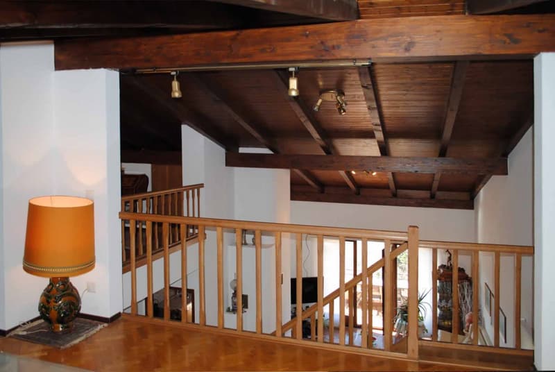 ATTICO DUPLEX MANSARDATO 5.5 LOCALI CON PISCINA A COMANO (6)