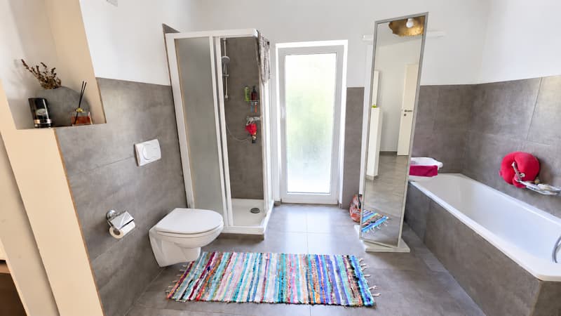 CASA BIFAMILIARE DI 7 LOCALI CON GRANDE GIARDINO A SESSA (5)