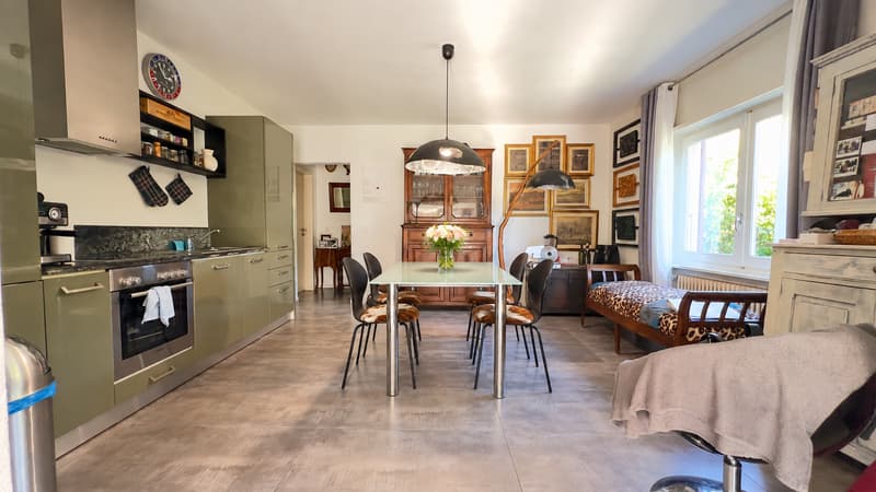 CASA BIFAMILIARE DI 7 LOCALI CON GRANDE GIARDINO A SESSA (3)