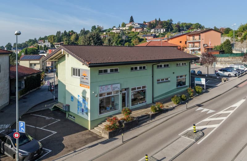 PALAZZINA COMMERCIALE CON UFFICI E POSTI AUTO A BESAZIO (11)