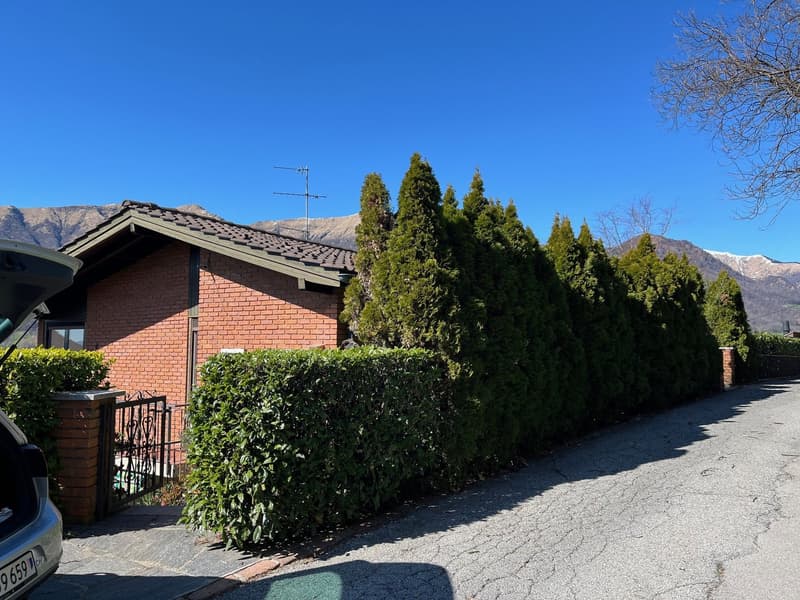 Casa unifamiliare con giardino ad Aranno (2)