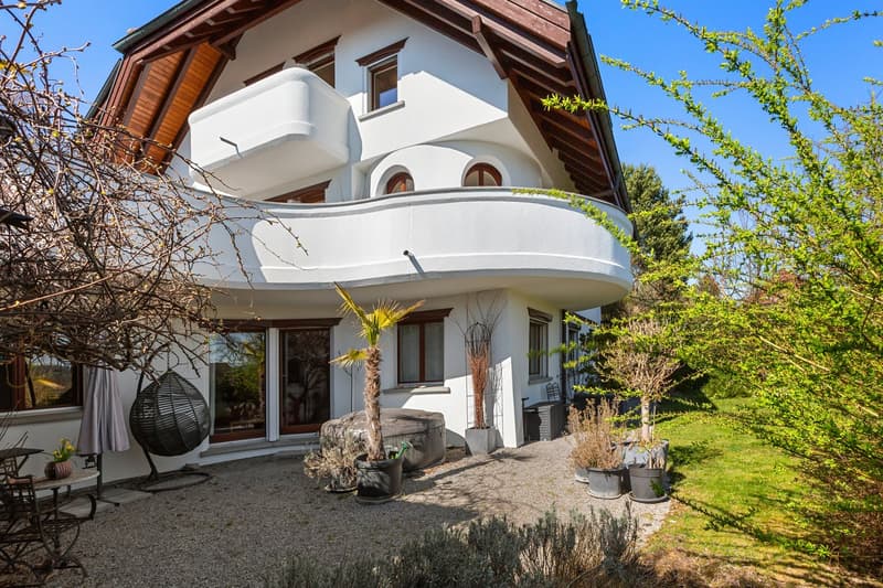 Wonderful spacious country house in a privileged residential area (2)