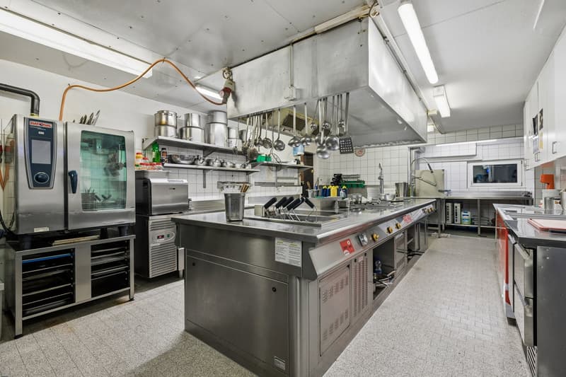 Traditional gastronomy property with living space and great potential (13)