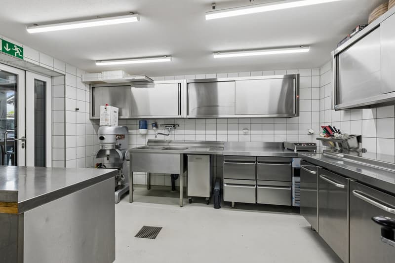 Traditional gastronomy property with living space and great potential (14)