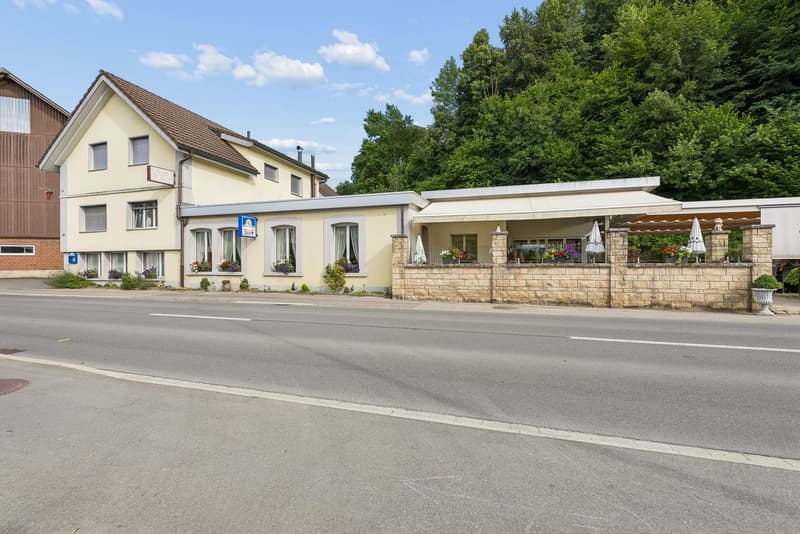 Traditional gastronomy property with living space and great potential (1)