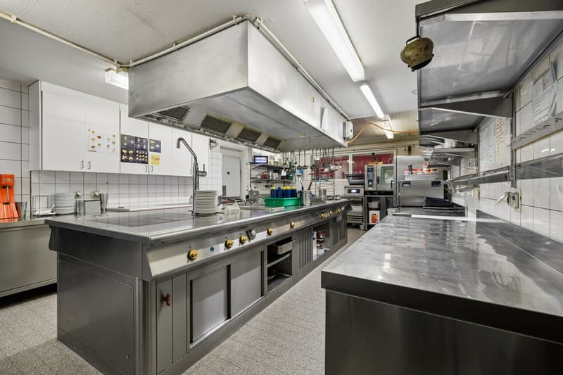 Traditional gastronomy property with living space and great potential (12)