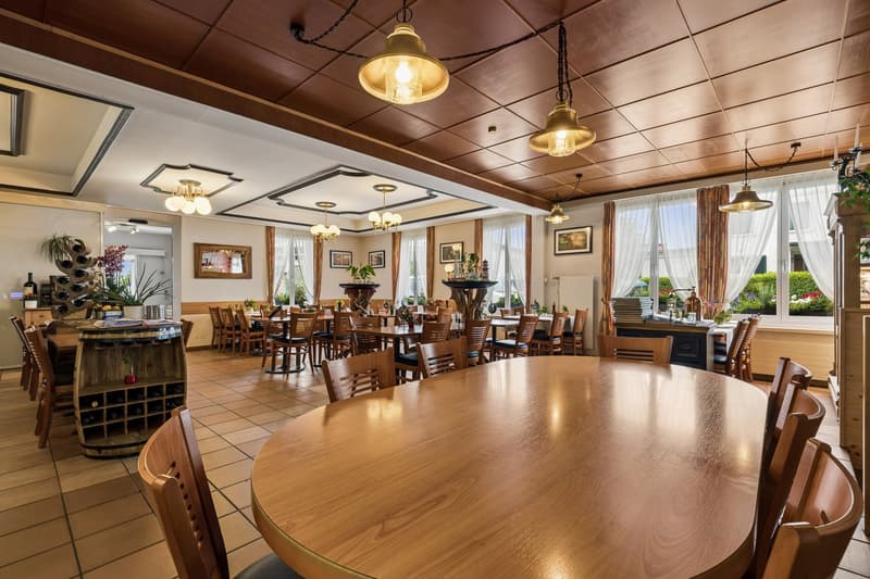 Traditional gastronomy property with living space and great potential (8)