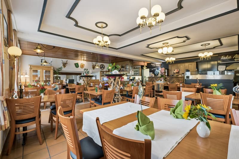 Traditional gastronomy property with living space and great potential (7)