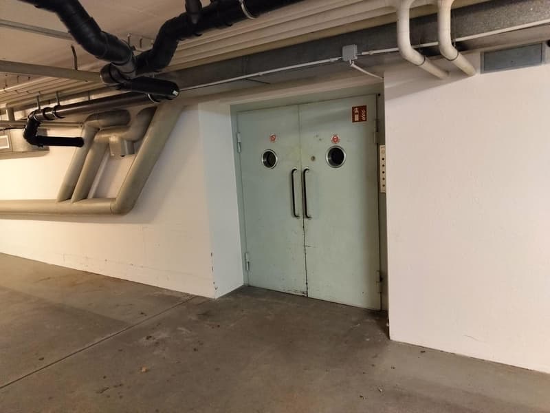 1. UG, Warenlift