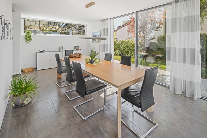 Elegant, well-maintained corner house with large garden, PV system (5)
