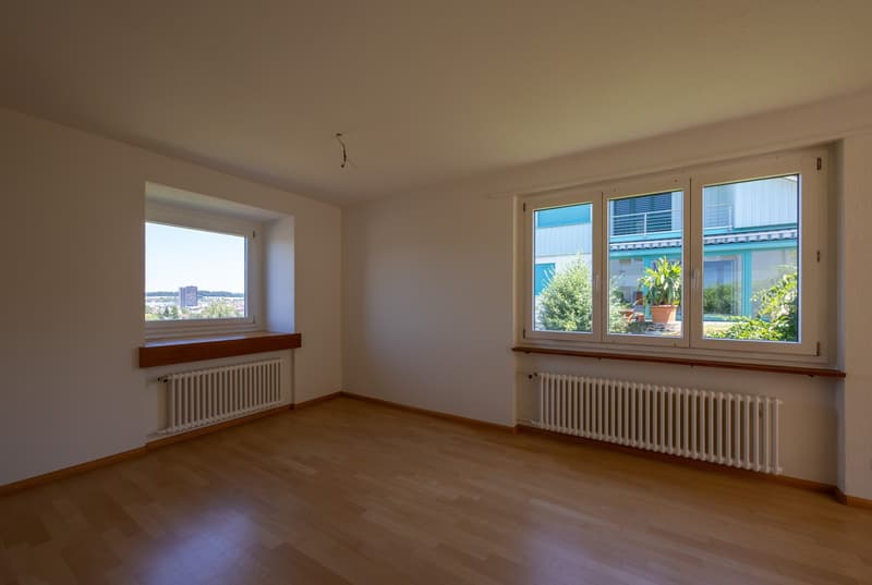 Einfamilienhaus mit Umschwung und unverbauter Nachbarsparzellen zu vermieten (7)