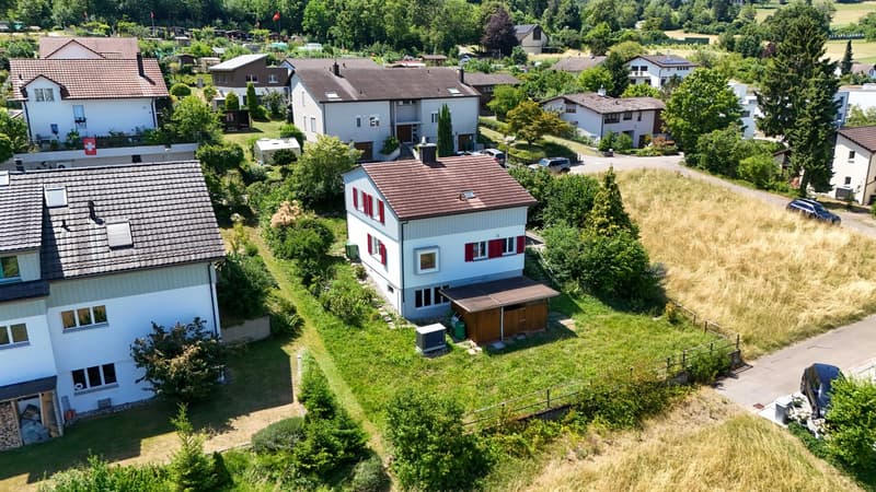 Einfamilienhaus mit Umschwung und unverbauter Nachbarsparzellen zu vermieten (3)