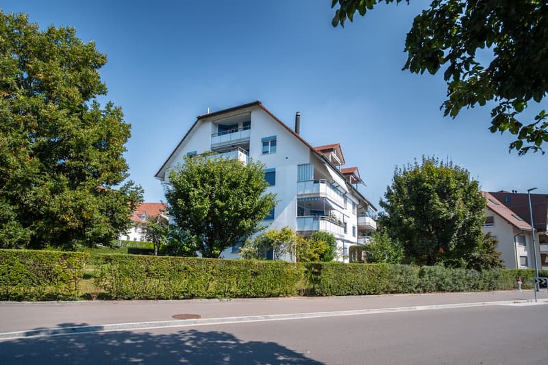 Helle Wohnung mit grossem Sonnenbalkon an zentraler Wohnlage (1)