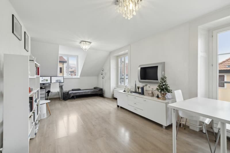 Heller Raum mit modernem Flair