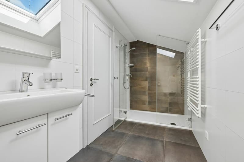 Badezimmer mit Dusche