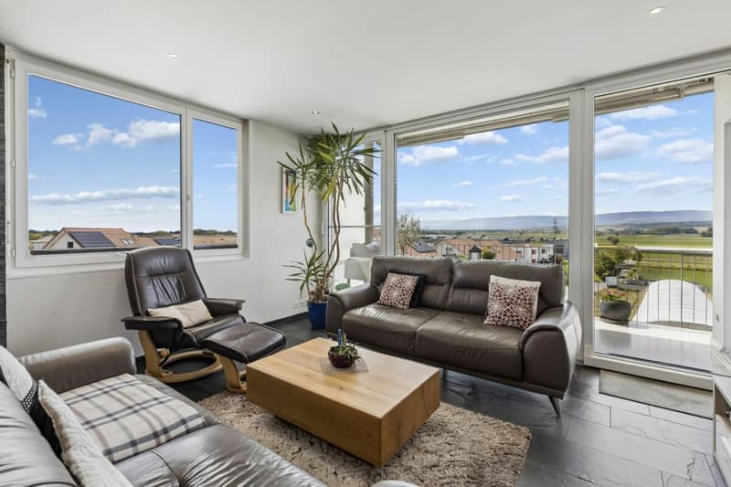 Helles Wohnzimmer mit Weitblick