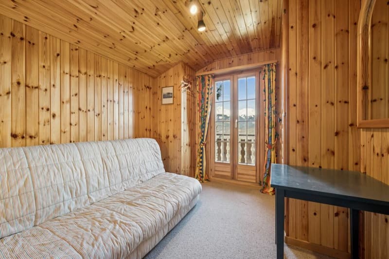 Zimmer mit Zugang zum Balkon