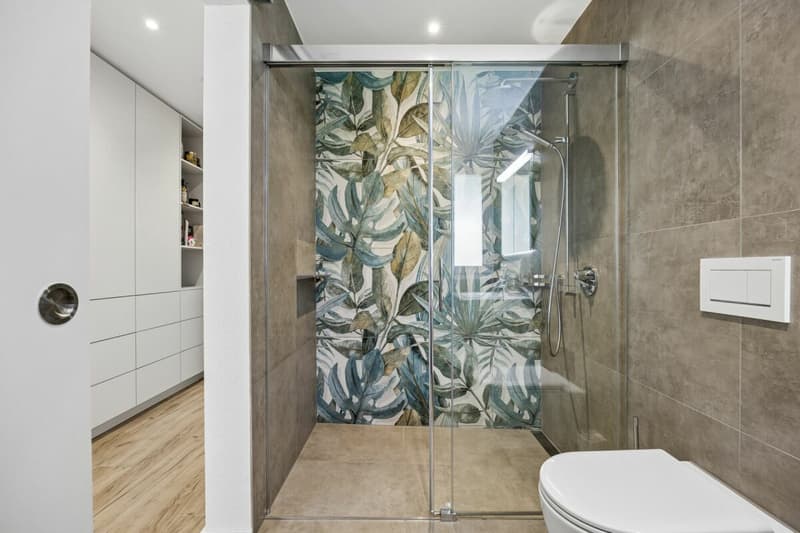 Modernes Badezimmer