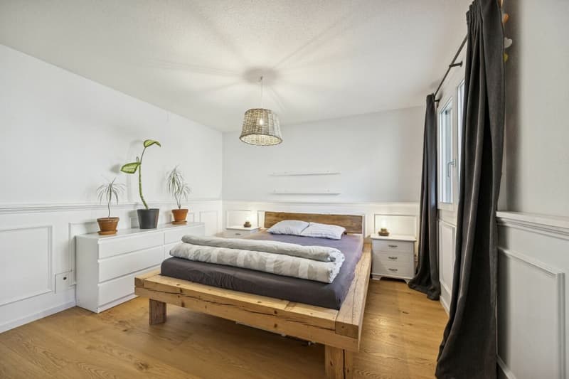 Schlafzimmer mit schlichter Eleganz