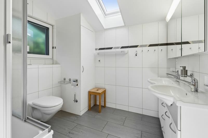 Helles Badezimmer