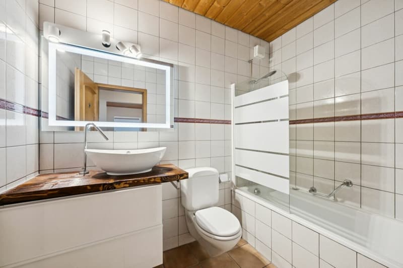 Badezimmer mit Badewanne