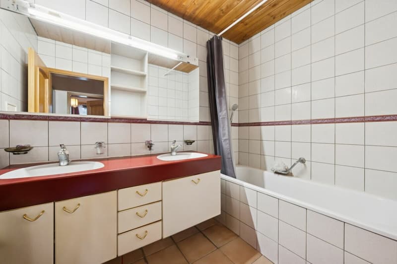 Badezimmer mit Badewanne