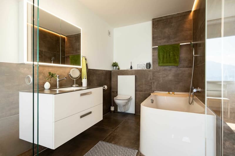 Badezimmer mit Badewanne