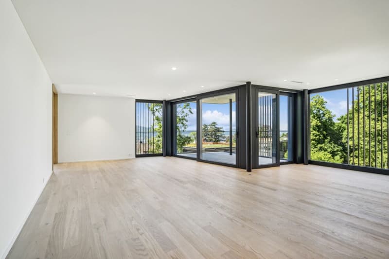 Exklusiver Wohnbereich mit Panoramafenstern