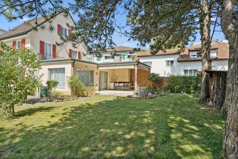 Gartenidylle mit geschütztem Sitzplatz