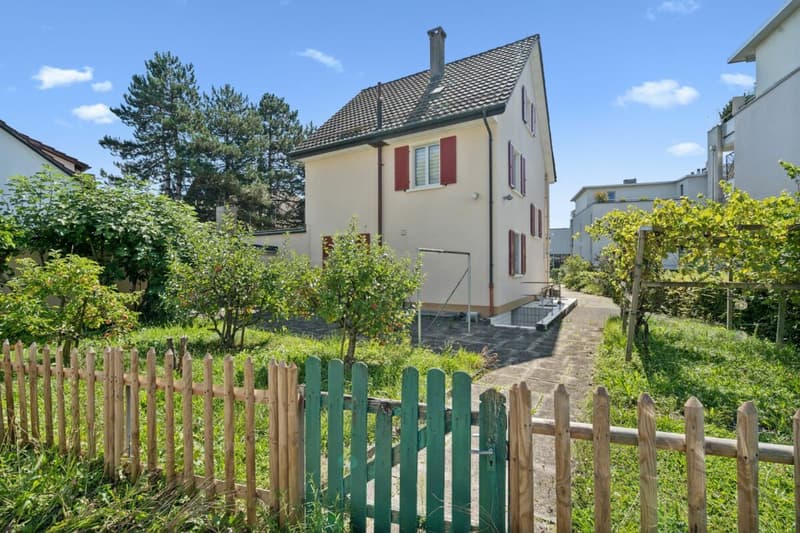 Einfamilienhaus mit Umschwung