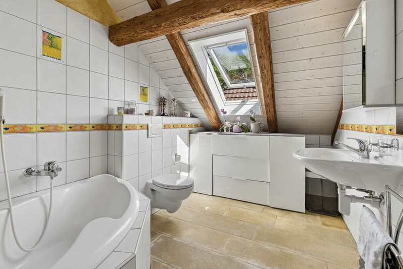 Badezimmer mit Badewanne