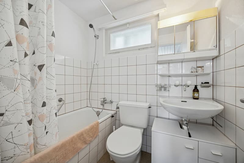 Badezimmer mit Badewanne