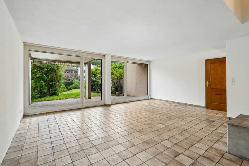 Wohnbereich mit Zugang zur Terrasse