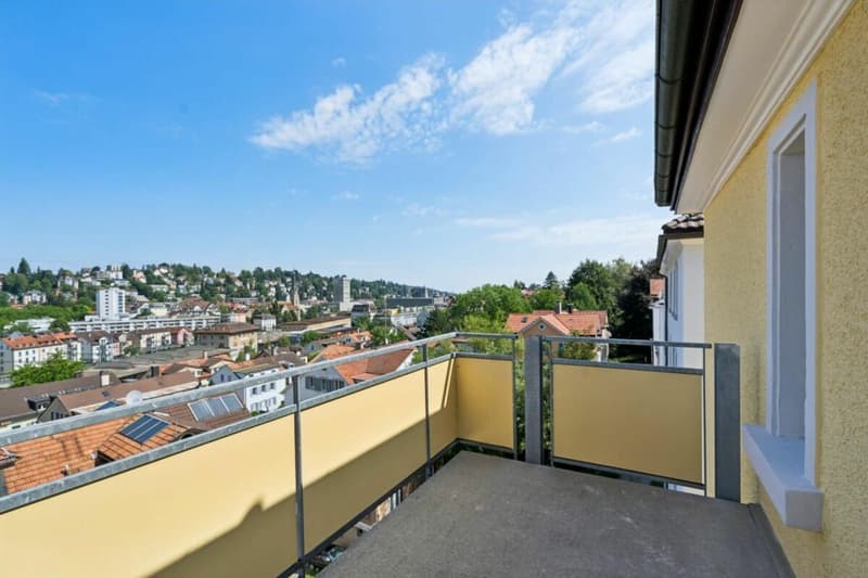Nordseitiger Balkon mit Panorama-Stadtsicht
