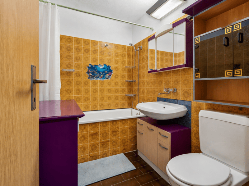 Badezimmer mit Badewanne