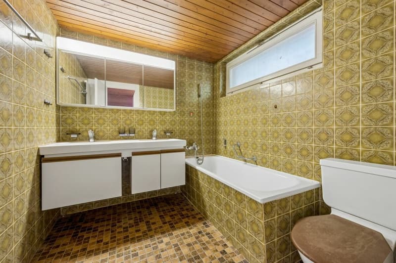Badezimmer mit Badewanne