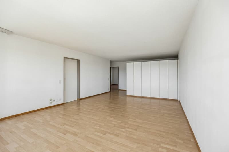 Wohnzimmer mit Zugang zur Küche