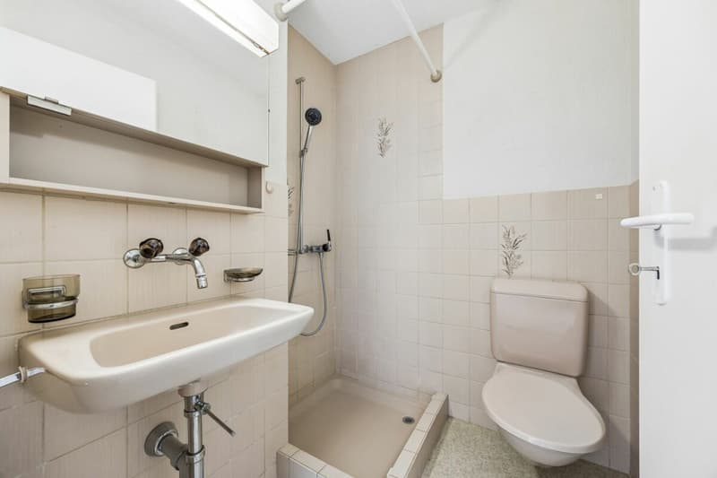 Badezimmer mit Dusche
