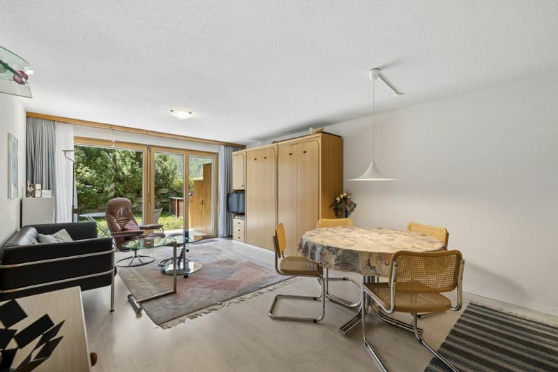 Wohnzimmer und Essbereich mit Zugang zur Terrasse