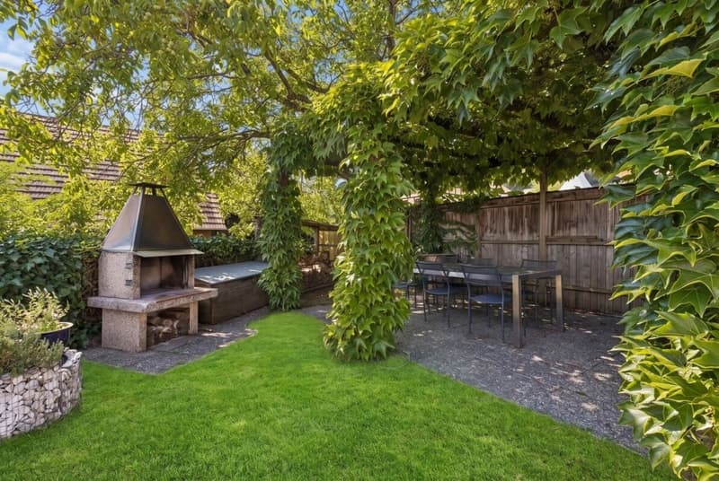 Gemeinsamer Grillplatz mit Pergola