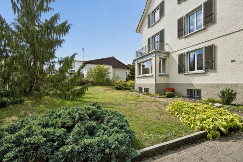 Zugang zum Gebäude und Gartenbereich