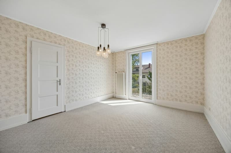 Wohnzimmer mit Balkon