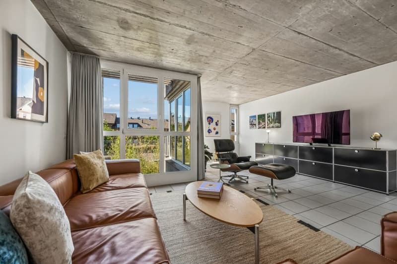 Wohnzimmer mit Blick ins Quartier