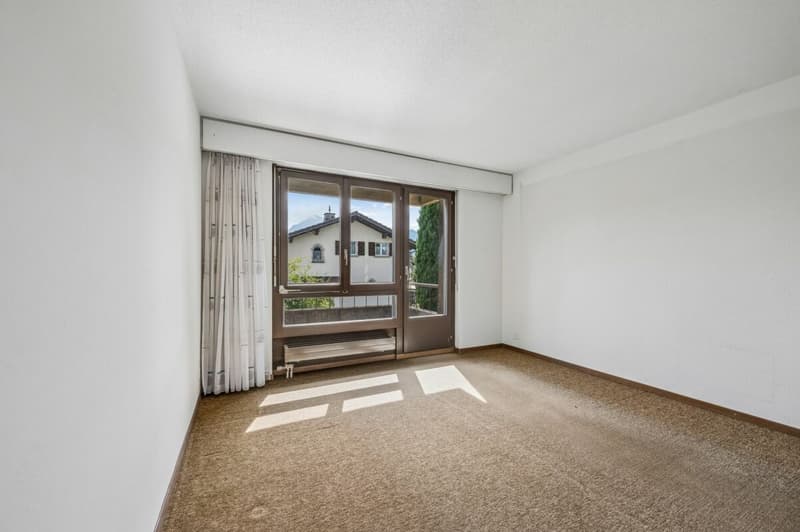Zimmer mit Zugang zum Balkon