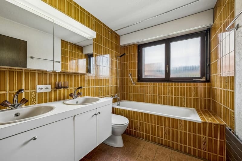Badezimmer mit Badewanne