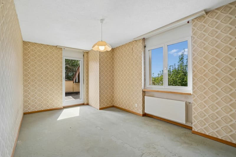 Zimmer mit Zugang zum Balkon