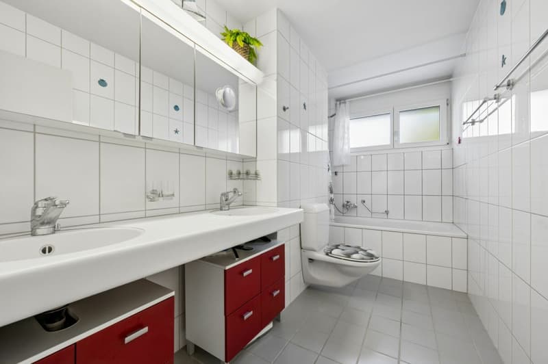 Badezimmer mit Badewanne