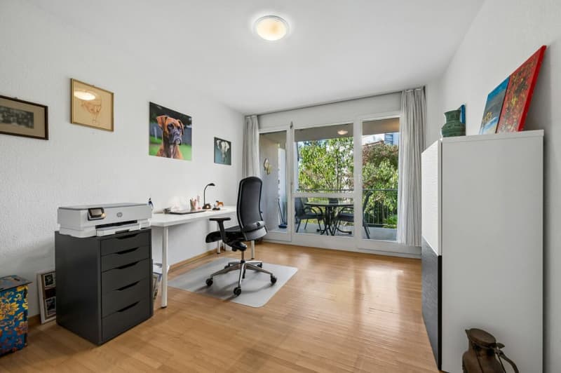 Zimmer mit Zugang zum Balkon