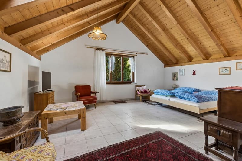 Zimmer im Dachgeschoss mit eigenem Badezimmer